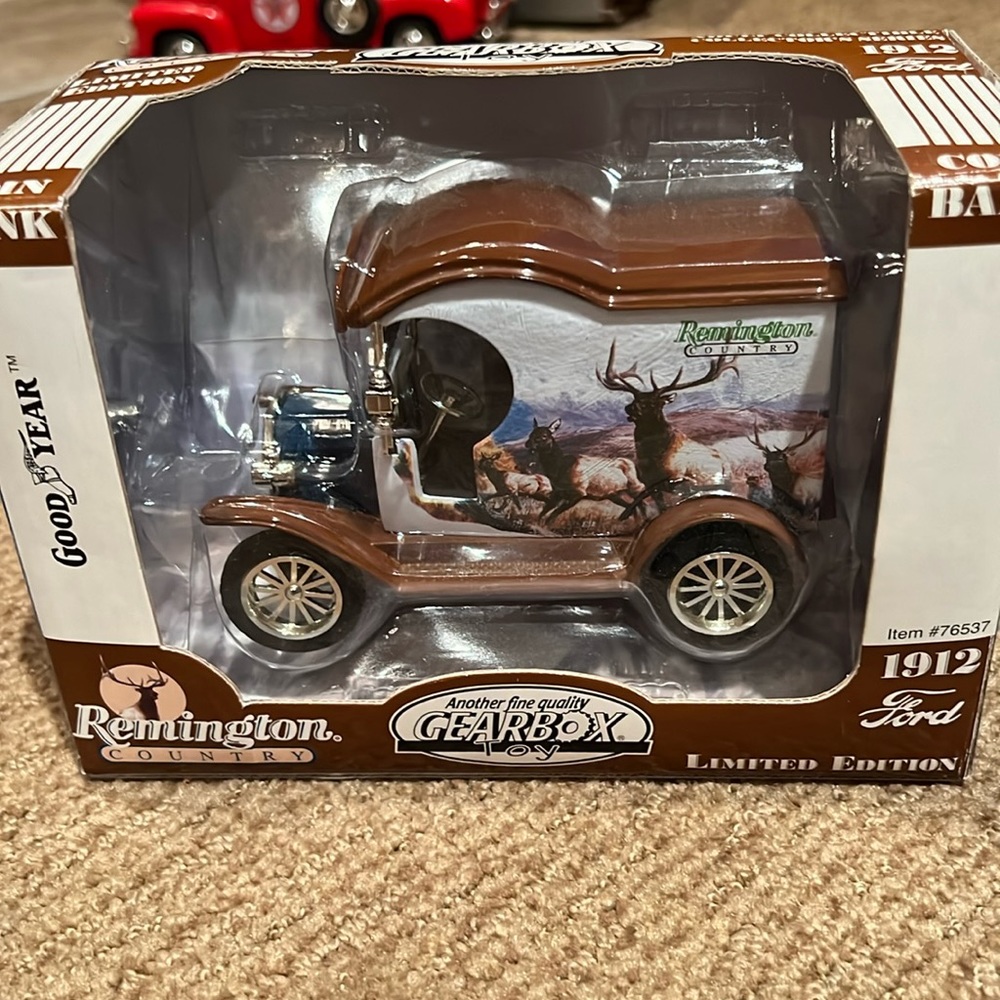 1999 REMINGTON Country/Gear Box 1912 FORD Coin Bank New in box